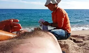 Một, tóc đỏ, với một mảnh vóc dáng đến thăm các vận động viên khỏe mạnh trong phòng ngủ với mong muốn nhảy trên dương vật. Nó là không thể chối bỏ niềm vui của một cô gái như vậy với một người đàn ông, đặc biệt là khi chó cái tiếp xúc với cô cũng cạo để tiếp tục chơi. Lúc đầu, stallion tích cực sử dụng của mình, nhanh nhẹn lưỡi, thỏa mãn với vẻ đẹp không gì sánh bằng. Có đạt được ướt nước của mình đáy, người đàn ông đã phim sex nhât không che ném những cô gái thành cánh tay của mình, trồng của mình khe trong nhô ra thân cây. Beast ghi lại đứng, không phải kìm nén cảm xúc của mình, rên rỉ ngọt ngào, có nhận được, cuối cùng cũng xứng đáng tiêm của trung vào âm hộ của cô.