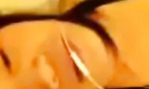 Các nhỏ gợi cảm của một cô gái tóc vàng cảm thấy mạnh mẽ và thô tay nam trên giường, mà bắt đầu vuốt ve cô gái và tận hưởng nó. Đến khi nhận ra rằng mình có thể đánh thức, cô ấy yêu cầu các người để làm việc với những ngón tay với cô gái. Nhiệt tình, ông đặt tay trên của cô gái khe và bắt đầu tích cực nhào đôi môi của cô với nhịp điệu, cử động. Các cô gái rên rỉ và xoắn trên giường, và với mỗi thứ hai, cô ấy thích để được hơn nghịch ngợm với một hoạt động, người yêu. Sau một thời gian, người đàn ông rời khỏi trang trại ở phía trước của bạn gái của mình và háo hức bắt đầu đẩy cô vào các cô gái, thu. Lúc đầu dương vật của đàn ông gây ra cảm giác khó chịu trong vẻ đẹp, nhưng với mỗi thứ hai, nó đã trở thành hơn và dễ chịu hơn cho cô, và cái này phù hợp với phim sec nhât cô ấy hoàn hảo. Các cô gái mơ ước của một cơn cực khoái, vì vậy cô có nó