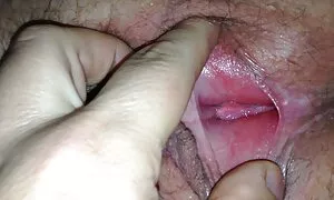 Gà đã được thuê để làm việc trong một ngôi nhà đẹp và bà chủ nhà đã thích nó rất nhiều. Và làm thế nào chủ sở hữu thích các cô gái, và trong một câu chuyện cổ tích đó là không thể nói. Ngoài ra, vợ của mình nhanh chóng quyết định tham gia vào việc kinh doanh và vô tình để cô ấy một mình với một em bé phim sec nhât đáng yêu. Vậy tại sao không vui chơi với một cô gái, là người đã khoe mông đẹp và một mông đẹp rằng cô chưa bao giờ từ chối bất cứ ai? Và nếu tất cả các đối tác đã rất hào hiệp và liếm hậu môn như một chàng trẻ tuổi đẹp trai, sau đó tất cả họ sẽ có không hạn chế tình dục. Và vì vậy, nó đã xảy ra thời gian này.
