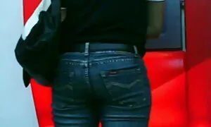 Cô ấy là vô cùng tốt với gái. phimsex nhât ban Cô gái này rõ ràng hy vọng để thực hiện một sự nghiệp tuyệt vời trong kinh doanh, nếu không cô sẽ không quay xinh đẹp của cô mông ở trước mặt của ảnh, nhưng sẽ không chơi với cô ấy thầu với cô tất cả. Tuy nhiên, giám đốc thích tuyệt vời này dị mỹ la Tinh, những người hiểu biết làm thế nào để biết xấu hổ đẩy chân của mình trước mặt của bất kỳ người đàn ông. Đó là lý do tại sao ông quyết định để vuốt ve cô gái với niềm vui, nhưng vẫn còn một chàng trai khác sẽ phải chết tiệt. Anh đã kiên nhẫn thủ của mình, tên khốn, và tự đặt mình giữa hông của vẻ đẹp, bắt đầu liếm của mình khe sinh dục. Nó có vẻ như là cô thích nó, vì cô ngay lập tức đứng dậy với ung thư và cho phép mình để làm bất cứ điều gì cô ấy muốn với mình. Và các quý ông vắt dương vật của mình giữa mông của mình và bắt đầu lái xe cho đến khi ông vào một hẹp hậu môn. Vâng, kiểu này không phải là mới cho một người da đen vì vậy, cô đảo mắt với niềm vui.