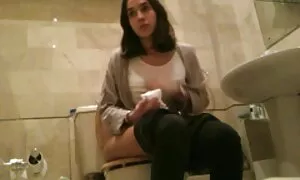 Mọi người đều có tình dục của mình sở thích. Có ai đó yêu cổ vui vẻ, một người nào đó là không quan tâm đến tình dục hoặc ngon thổi kèn, và ai đó đã có kỳ lạ hơn ham muốn mà kích thích, và dẫn đến ecstasy. phim set nhât ban Ở đây là anh hùng của chúng tôi, thực sự, những người sẽ không bỏ lỡ cơ hội để mất một máy quay video với anh ta. Tuy nhiên, cô ấy có một tài năng thực sự thực hiện bất kỳ cô gái làm chính xác những gì cô thích. Và anh thích bắn cô gái. Ừ, họ không chỉ đái ở đâu đó trong con hẻm, nhưng họ đổ vàng của họ chất lỏng vào một nơi đông đúc. Ngoài ra, các chàng trai, là hạnh phúc cho bộ phim này, không phải với ai, nhưng với một cô gái khác nhau và hôm nay anh đã trình bày một sự lựa chọn toàn bộ vàng. Tất cả các loại em ngồi trong công viên và vỉa hè, một mình trên phố hoặc trên bên đường, và bắt đầu với nước tất cả mọi thứ xung quanh chúng với nước tiểu của họ. Nó trông tuyệt đẹp và những cô gái đang hạnh phúc để có quản lý để gây ấn tượng với người quen của họ.