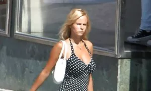 Một người clip sex mới nhât nga, cô xoa bóp và ông yêu cầu một phương đông, mát-xa. Các cô gái, không do dự, kéo một dương vật của các cậu quần và bắt đầu quá trình nó, với cái miệng và bàn tay. Nhưng kỹ thuật massage này cũng cung thâm nhập nội bộ. Các cô gái, sau một thời gian dài fuck, cảm giác rằng chàng là về để xuất tinh bắt đầu di chuyển nhanh hơn và đặt cạo.