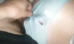 Một cặp vợ chồng yêu thương bắt đầu hôn dịu dàng trên ghế dài, trong đó các lăng nhăng hoàn toàn cởi đồ các cô gái. Khi đạt đến sự thèm muốn phim xech nhât ban lỗ, nam, ngay lập tức sử dụng lưỡi một cách nhanh chóng, vuốt ve theo dõi âm đạo của người phụ nữ da ngăm. Các cô gái, cảm ơn cô siêng năng và kinh nghiệm trong chuyện này, và trả lời các thổi kèn, thổi kèn. Một khi uống niềm đam mê đã qua, nam tách ra chân của cô dâu rộng rãi và thâm nhập từ từ dương vật vào cạo, thưởng thức rên rỉ phát ra từ cô ấy. Bạn trai của cô đã không giới hạn mình để âm hộ của mình, bởi vì hắn biết rằng cô ấy kinh nghiệm thuốc của tình dục.