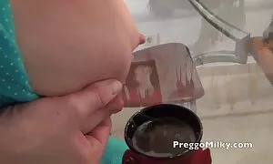 Một bà già này là có thể dễ dàng dụ dỗ một người đàn ông trẻ, cô ấy thấy, và nó là tốt để chơi với anh ta trong căn hộ của cô ấy. Khi trời sáng, người phụ nữ đã gặp một sinh viên, cô ngay lập tức sử dụng cô ấy quyến rũ và mời người yêu của mình để thư giãn bực với cô ấy. Ông đã không từ chối, vì quan hệ tình dục với một đối tác có kinh nghiệm chắc chắn sẽ dẫn đến ecstasy và hưng phấn, và tất cả mọi người trên hành tinh này. xnxx nhât ban Ngay khi về đến căn hộ của một người quen, ông đã đứng với quần xuống và thưởng thức không thể so sánh làm tình bằng miệng, từ mà vỏ bọc của mình nhanh chóng đầy với một người mạnh mẽ cương cứng. Sau đó, các hoạt động, con trai đặt trên một đồng hành với động vật và bắt đầu chiên của mình tại một tốc độ, nhào làm việc của mình đạo với rất nhiều đam mê và lạnh lẽo đó các cô đã đến cực khoái đúng với một dương vật bên trong cái lỗ