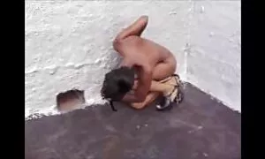 Tarzan-một khu rừng đẹp người dân tìm thấy một cô gái đang ngủ và cởi quần áo cô ấy. Ông đã rất ngạc nhiên bằng cách phản ứng của cô ấy cơ thể của mình, dick có khó và rất lớn! Cô thức dậy và sau một vài phút nói chuyện cô ấy đã chinh phục bởi một đẹp trai hoang dã: một nụ hôn đầu tiên, thổi kèn, và cunningulis và quan hệ tình dục theo tiếng thì thầm của nước trong dòng. Có nhảy trên một dương vật để tiếng rên rỉ lớn của cực khoái, cô gái đổ tinh trùng của mình trên bãi cỏ. Có lẽ đây là câu chuyện có thật của Jane và phim sec nhât ban Tarzan?