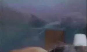 Bull, cậu bé quyết định bất ngờ bạn gái của mình, và đã cứu mình một chai sâm-banh. Nhưng này, da đen không sec nhât bản giống sâm banh, nhưng cô ấy yêu nó khi một người đàn ông tay thâm nhập vào giữa hai chân của cô ấy và tiến gần đến cô ấy âm đạo. Ngoài ra, các cô gái hôm nay mặc một chiếc váy rất ngắn, mà nó không phải là khó khăn cho đối tác của mình. Ông rõ ràng cởi quần áo của mình, bạn gái, và quyết định để lọc của mình khe với đẹp miệng kích thích. Âm hộ đưa đứa bé vào một trạng thái của overexcitation và bằng cách nào đó, cô nên cảm ơn cô bạn bè. Và điều này có thể được thực hiện bằng cách thay thế một đáng yêu scarlet hở dưới sự tấn công của một chi.