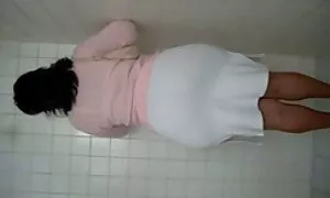 Một chói gái cởi mở to, và tự ghi lại một mới video khiêu dâm trước mặt các chàng trai, trong đó có một con trai với một dương phá vỡ mông của một vui mừng cô gái. Vẻ đẹp đã nói với một trong những may mắn rằng cô ấy quyết định trên tóc vàng nhưng trước đó, anh phải chuẩn bị cô sễx nhât bản ấy đúng. Khi nghe tin tốt lành, các thầy đã rất hạnh phúc, vì cho một thời gian dài, ông mơ ước của thưởng thức hẹp hậu môn của con khốn này. Để bắt đầu, ông đã tự mình thủ dâm sau đó mình dương vật từ từ thâm nhập vào còn nguyên vẹn hậu môn.