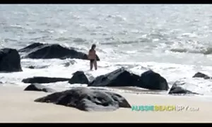 Người chồng đã đi để làm việc, nhưng giữ một bí mật ngạc nhiên cho vợ mình. Thực tế là các em đang rất gợi cảm, đó là lý do tại sao các cậu bé sợ rằng cô ấy đang lừa dối anh. Vì vậy, người cài đặt máy quay phim sex gai xinh nhât trong phòng ngủ, mà nên một cách khách quan ghi lại bất cứ điều gì cay. Vâng, cô ấy chụp quá, và nó là hoàn toàn khác nhau từ những gì anh hùng của chúng tôi muốn thấy. Em bé thực sự muốn làm tình, nhưng ông không phải chỉ dẫn trung thành của mình, nhưng lây lan chân của mình và bắt đầu hãy dịu dàng của khe. Có vẻ như đây không phải lần đầu tiên mà cô rất nhiều niềm vui, bởi vì cô biết một cách hoàn hảo ở đâu, và cái gì để nắm lấy. Các bé chơi với sự tinh tế âm vật, gậy của ông, ngón tay sâu vào khe nứt và thấy dễ chịu nhất nhạy cảm khu vực. Với mỗi thứ hai sự chuyển động của những bê, bò càng trở nên hung hăng và không kiểm soát được. Bạn cảm thấy như bạn đã gần một khốc liệt, bạo lực cực khoái. Như nó.
