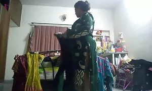 Một cô gái hấp dẫn đến thăm cô ấy đồng nghiệp để thảo luận về một vài công việc chủ đề mà quan tâm đến cô rất nhiều. Sau một cuộc trò chuyện ngắn gọn, các cặp vợ chồng thực sự muốn nhau, và khi các cô bé, đã phim set nhât ra khỏi công việc kinh doanh hợp với mà không bị nhút nhát, các đinh tự hào cho thấy một ấn tượng kích thước của một cơ quan sinh dục của mình trước mặt cô, yêu cầu các cô gái thể hiện làm thế nào cô có thể đặt nó trong miệng. Với các điều khoản của niềm vui, các người quản lý một cách hoàn hảo, thể hiện tất cả những ham muốn của các cặp vợ chồng trong một thổi kèn, sau đó vẻ đẹp đã sẵn sàng cho thâm nhập vào cô ướt âm đạo trước khi cuối cùng xuất.
