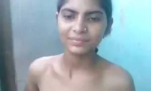 Trường học khác nhau, nhưng giáo viên phải thích nghi để gặp trách nhiệm của mình. Ở đây các cô không được may mắn: cô ấy đã để dạy trong tù, nơi người tù không thực sự muốn có kiến thức, nhưng họ thực sự muốn nhìn vào những vòng cổ của các áo của dễ thương này với kính. Chắc chắn, người quen đầu tiên đã khá thô, nhưng các cô gái có một phương pháp để làm giày tìm hiểu. Ông ngồi ở bàn ăn, phát hiện tuyệt vời của nó và bắt đầu bán cầu để dụ dỗ các tù nhân. Một người không thể đứng đó, vì vậy các cảnh sát đã phải đưa anh ta đến các tế bào. Nhưng mặt khác, còn lại ba nhân vật sẵn sàng để chăm sóc các cô, làm tình, đặc biệt là từ khi họ lỗ muốn lấy hai thành viên cùng một lúc, và việc mình ranh với một thức uống. Bằng cách này, trong bộ phim này phim sex nhanh nhât là xa, chỉ có tình dục cảnh trong cuộc sống của giáo viên và học sinh.