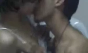 Các sex hay nhât bồn chồn cô gái đã đến câu lạc bộ và ngay lập tức ra lệnh cho một nam thoát y được thực hiện bởi một người đẹp trai tân người đàn ông với một cơ thể tuyệt vời. Khi những con mèo đã vui mừng về phía nam, nhảy, họ đã quyết định đó là thời gian cho chúng để làm việc với những tay mà họ ra hiệu của mình để đến với cô ấy ra và hạ quần lót màu trắng. Nam đã không chống cự, vì chính ông thích rằng một số khách ngon miệng làm việc với mạnh mẽ của mình phẩm giá. Đầu tiên, các cô gái luân phiên đánh các vũ công, một sâu và ngon miệng và sau đó, cổ lấy ra quần lót và bắt đầu thay thế của họ chơi dưới dựng lên tổng hợp của nam sẵn sàng để có một dương vật xuống dưới. Như một người nào chết tiệt trước mặt người lạ gây thậm chí thêm những con búp bê, ai đã sẵn sàng làm mọi thứ để chung của họ, người sẽ nhận được chất và bắn chúng với dày của mình hạt giống.