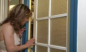 Các con đi du lịch không nhìn vào tất cả cho phong cảnh đẹp, và địa điểm nổi tiếng. Nếu không, tại sao tôi sẽ đi lang thang xuống đường sắt ở giữa đêm? May mắn cho cô ấy, lúc đó cô ấy đã gặp một theo dõi người thợ đã chán làm việc ban đêm. Này người đàn ông đẹp trai sử dụng cô gái nhỏ này âm rất nhiều mà này, đồ người yêu thậm chí đã hoàn thành một vài lần. Bây giờ, bạn phim sex nhât có thể làm bất cứ gì anh muốn với vẻ đẹp. Và tôi thực sự muốn nếm những em bé trong ass, nó tốt mà cô không chỉ bắn nhưng cũng đối tác của mình. Đôi là hoàn hảo cho một cô gái.