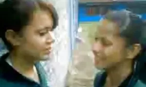 Không ai sẽ từ chối để dành một thời gian tuyệt vời trong công ty của bốn quyến rũ nhộng. Các cô gái đáng yêu đã rất thích các cuộc phiêu lưu tình dục, bởi vì họ đã biết tất cả những thú vui của tuổi trưởng thành và sáng cực khoái. Và hôm nay, các người đẹp đặt trên một nữ tuyệt vời cho người bạn của họ. Họ sẵn sàng cất cánh quần áo của họ, đưa một người bạn trong bệnh ung thư và bắt đầu liếm cô lỗ và kích thích cô ấy bằng mọi cách có thể. Bằng cách này, này, các cô gái có một dương vật ở cửa hàng, đó sẽ tốt để chèn vào da đen lỗ. Tuy nhiên, như đồi trụy hành vi nói rõ ràng thiếu người đẹp, bởi vì một người đàn ông thực sự tách hắn ra khỏi ghế và đi từ phía sau với một con điếm. Chèn nó ngay bây giờ, nó sẽ được quyết định đúng. Và để phần còn lại của các cô gái liếm nhau và chờ đợi phim mat nhât ban đến lượt họ ngồi trên một máy mạnh mẽ. Nó không phải là dễ dàng để đáp ứng bốn cùng một lúc.