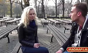 Các chàng trai nga là, không chỉ không ngừng nghỉ trên giường, nhưng cũng rất thích săn cô gái xinh đẹp mà thiên nhiên đã thưởng rất lớn. Hôm nay cậu bé rất may mắn vì anh ta đã được mời nhà của một sinh viên, sẵn sàng cho bất kỳ thân mật giải trí và cười. Ngay sau khi các cô gái dũng cảm bắt đầu cởi áo bay từ các quý ông là jean, cô ấy có một bất ngờ lớn, bởi vì các cậu bé đã lớn, đồng phục con, mà chỉ yêu cầu của ai đó mềm miệng. Em bé hạnh phúc biến thành một chuyên nghiệp, núm vú, nhưng sau đó đứng dậy sễx nhât bản và quay lưng lại với những người đàn ông đẹp trai đứng lên trong một bệnh ung thư gây ra và bắt đầu tự tin lấy một đối tượng nước ngoài vào âm đạo hở. Hôm nay các cô gái sẽ rất tốt, bởi vì các người sẽ cố gắng đưa cô đến giới hạn của hưng phấn.