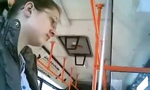 Người đàn ông trẻ tuổi từ lâu đã mơ về một ngày nghỉ. Và như vậy, trước Giáng sinh, anh ấy đã tiếp cận bởi ba ngọt và vui tươi Tuyết thiếu Nữ, người sẽ không để hành hạ cuộc thi ngu ngốc và tụ họp, nhưng đã sẵn sàng ngay ở đó, dưới cây thông Giáng sinh, để đầu hàng của họ chúa. Đầu tiên, bê cái ngồi trên một cái ghế và khi cởi đồ, hai người khác đã rất vui mừng để khoe của họ tuyệt vời mông, xec nhât và lỗ tuyệt vời. Tất nhiên, stallion đạt tối đa của nó, và ngay sau đó ba nhóm đã có một lớn và mạnh mẽ nổi bật. Đôi môi của cô nghĩa là chập chờn trên thân cây, thưởng thức sean tình dục bằng miệng. Nhưng một cô gái, muốn một cái gì đó hoàn toàn khác nhau: lỗ của mình bắt đầu chảy và chú rể chỉ đơn giản là đã dính cứng của mình cụ vào nó. Và hai người không phải là chán: mà họ lấy ra, đồ và tổ chức một đồng tính. Nhưng không có gì, và ngày hôm nay họ cũng sẽ có thể chứng minh các thành viên nam.