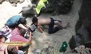 César đang tìm việc làm và Gina là bạn gái ngọt ngào chắc chắn sẽ có thể giúp anh ấy với cái này. Em bé cũng có đầu tiên của mình đúc và hỏi quá nhiều câu hỏi ngu ngốc. Tuy nhiên, nó sẽ sớm nói đến những điều quan trọng nhất, vì vậy các cậu đến. Bạn sẽ cần phải khoe cơ thể của bạn và các cô gái dễ thương sẽ sẵn sàng giúp bạn với điều này. Cô mình quyết định cởi nút tuổi trẻ sơ mi nhìn cơ bắp của mình, và đồng thời nhìn vào bên trong quần lót của mình và ước tính kích thước của dương vật. Vâng, đây là một rất thích hợp mẫu vật mà con sẽ thích giao tiếp với. Tất nhiên, để đáp ứng, bạn nên đột quỵ dương vật, để nó được đánh thức và trở nên mạnh mẽ hơn và gian khó hơn. Và chỉ sec nhât sau đó sẽ làm mọi thứ vì ông phải và sự tự do hoàn toàn. Đầu tiên, cậu, mình dây, dịu dàng, cap, và sau đó kéo cô gái mình để nuông chiều mình với tình dục. Chậm bắt đầu được thay thế bởi một khó khăn, không kiềm chế bột.